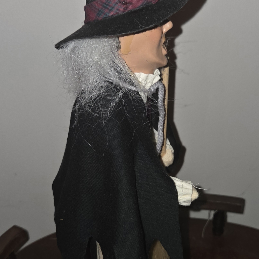 Byers Choice 2001 Classy Sassy Witch - Picture 3 of 8
